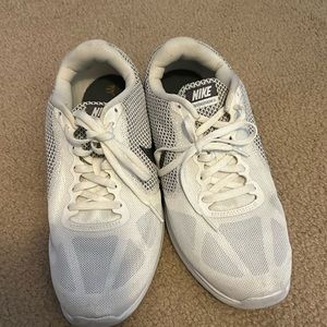 Ladies Nike sneaker size 10